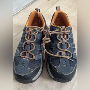 L.L. Bean Kids' Trail Model Hikers, WATERPROOF Low size 5 kids/ 6.5 women’s